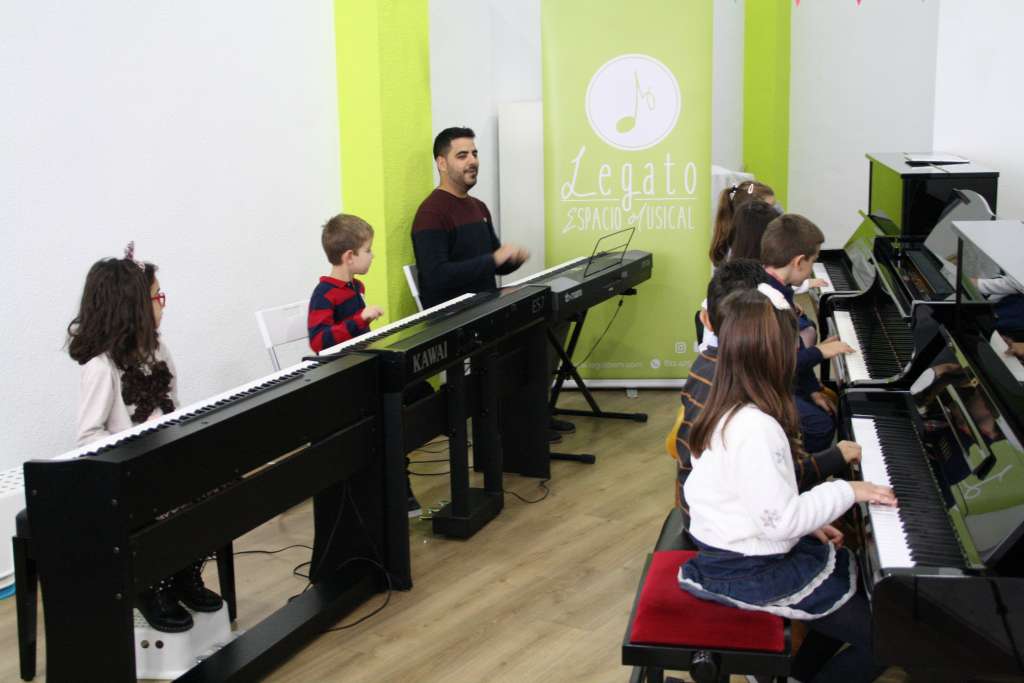 Legato Escuela de música clases de método suzuki piano murcia